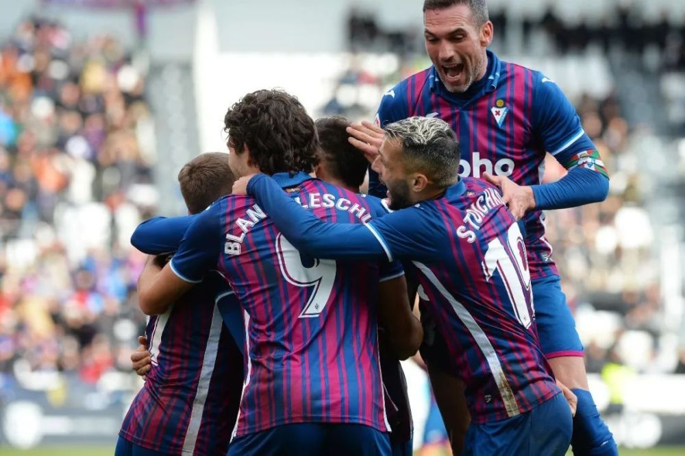 球员在边路 球员在边路