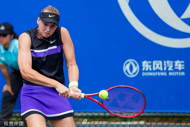 元与他续约 元与他续约